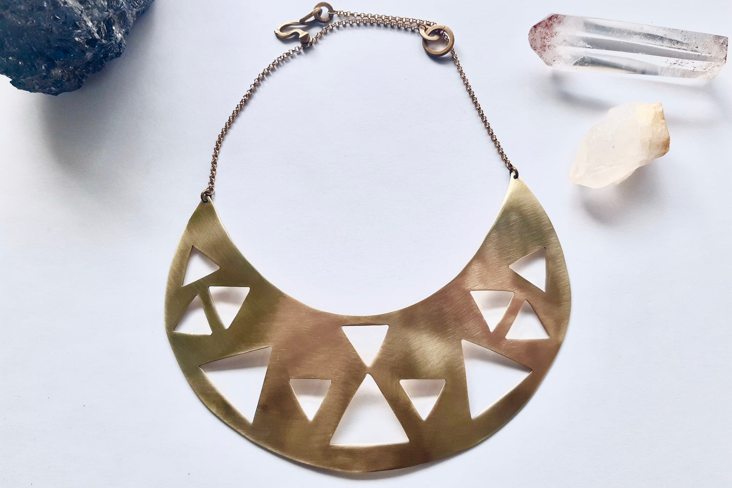 Collana con triangoli