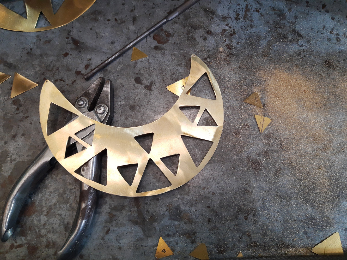 Collana con triangoli