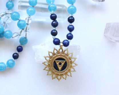 Mala con pietre di celestina e lapislazzuli